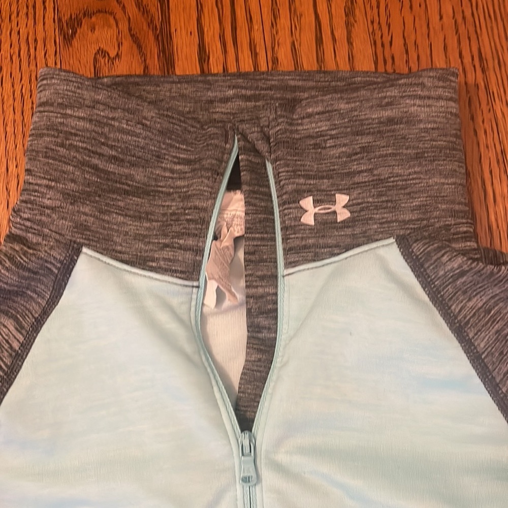 GUC Under Armour 1/3 Zip - Picture 3 of 6